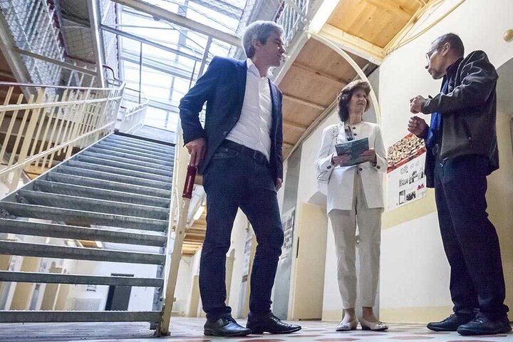Erst vor wenigen Wochen hat Wissenschaftsministerin Eva-Maria Stange (60) das Gebäude besichtigt und mit den Vereinsmitgliedern gesprochen.