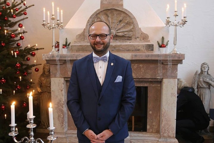 Callenbergs Bürgermeister Daniel Röthig war gestern der "Pfarrer".