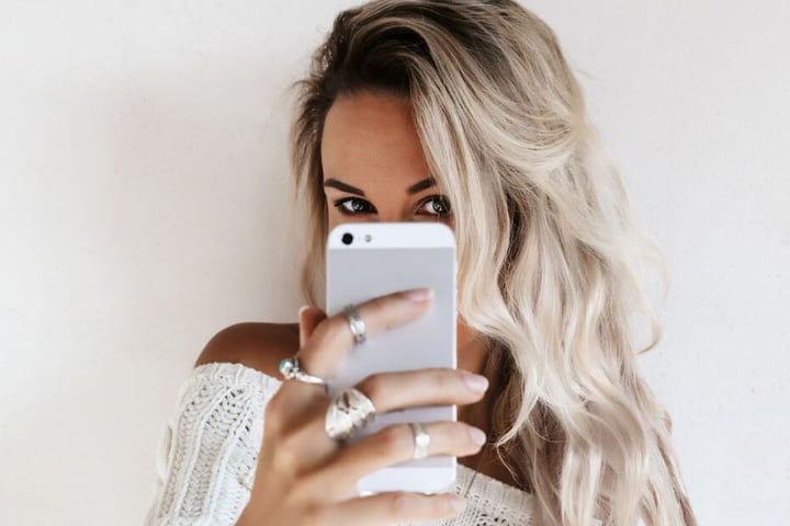 Ein schönes Selfie für Instagram gelingt auch ohne Zerstörung von Pflanzen. (Symbolbild)