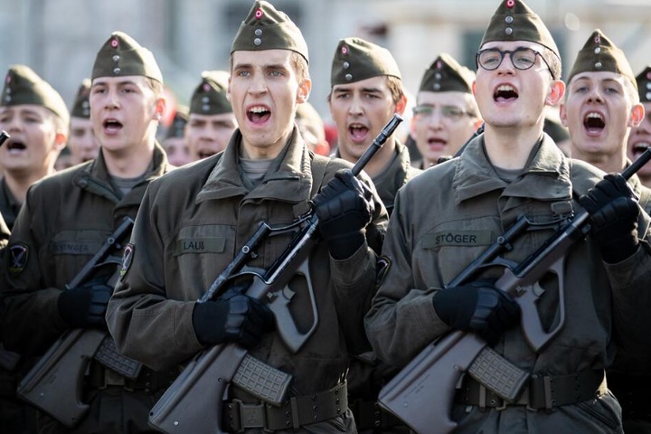 Über 1600 Soldaten waren 2018 bei ihrer Rekrutierung noch nicht Volljährig. (Symbolbild)