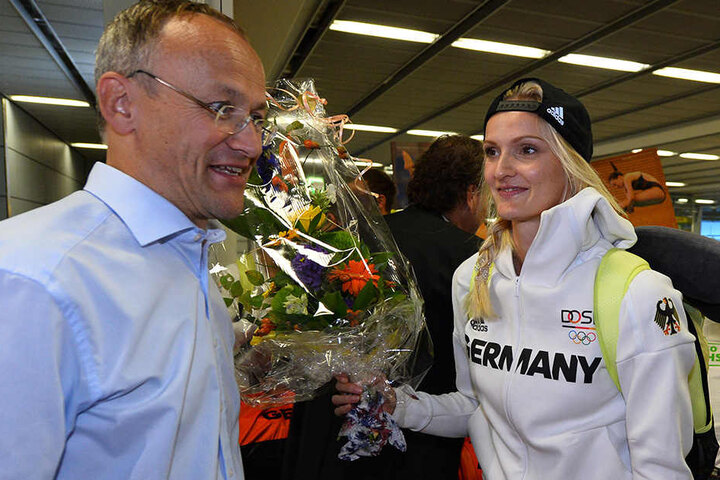 Dr. Peter Lames mit Dreispringerin Jenny Elbe vom Dresdner SC.