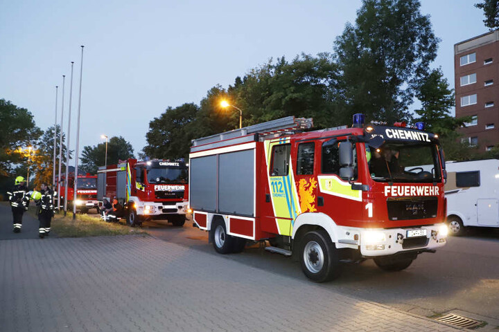 Im Heckert-Gebiet brannten in der Nacht insgesamt acht Tonnen.