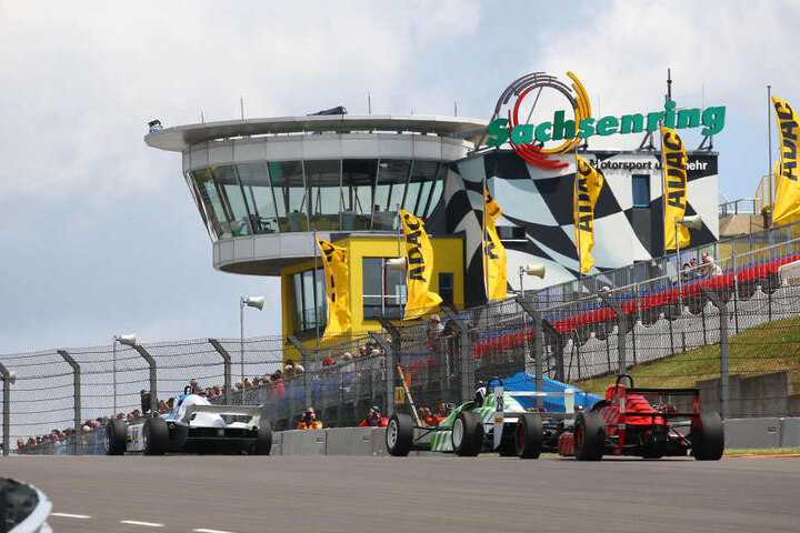 DDR-Rennwagen auf dem Sachsenring: Bald dröhnen wieder die historischen Motoren.