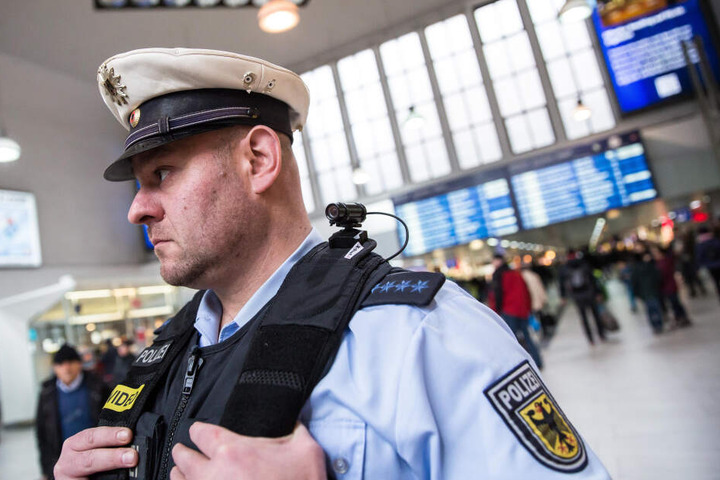Über diesen Fall setzte der Jugendliche die Bundespolizei in Kenntnis.