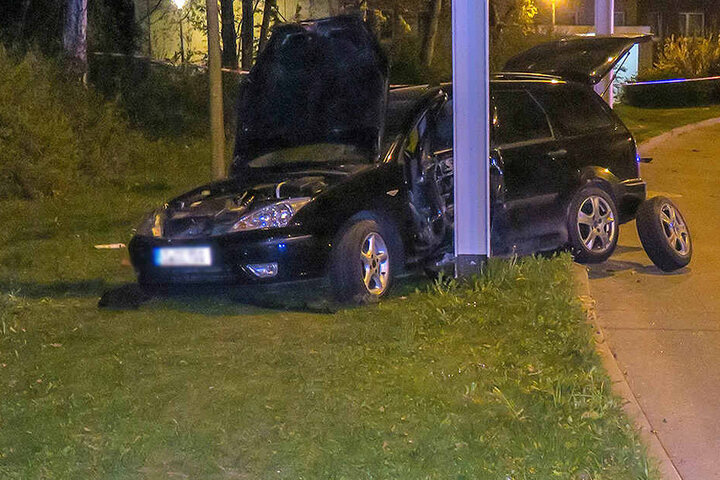 Bei dem Unfall wurden vier Personen schwer verletzt, darunter ein 7-jähriges Kind.