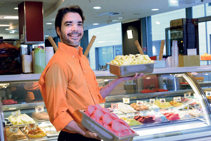 Eis, Eis, Baby: Gelati-Eisverkäufer Miguel Grilo (38) stockt sein Sortiment
von 25 auf 40 Sorten auf.