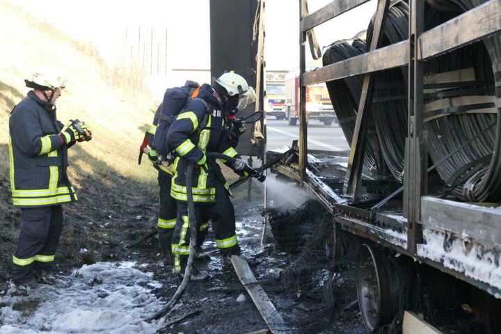 Mehrere Einsatzkräfte der Feuerwehr waren im Einsatz.