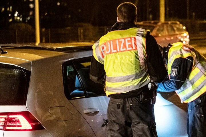 Die Polizisten nahmen dem Mann seinen Autoschlüssel ab. (Symbolbild)
