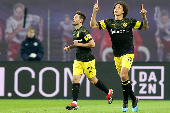 BVB-Spieler Axel Witsel (r.) bejubelt sein spielentscheidendes Tor zum 1:0.