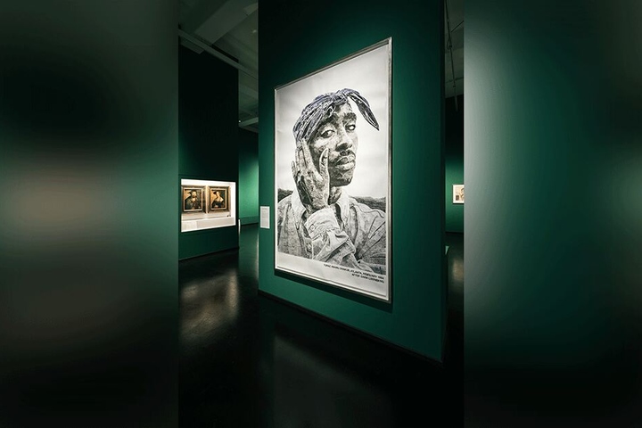 Künstler Marcel Odenbach bereitete der Rap-Ikone mit seinem Bild "Tupac" ein Andenken.