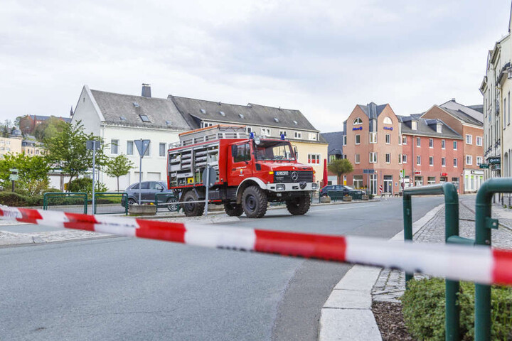 Rund 40 Kameraden waren im Einsatz! Die Stollberger Innenstadt ist immer noch gesperrt.