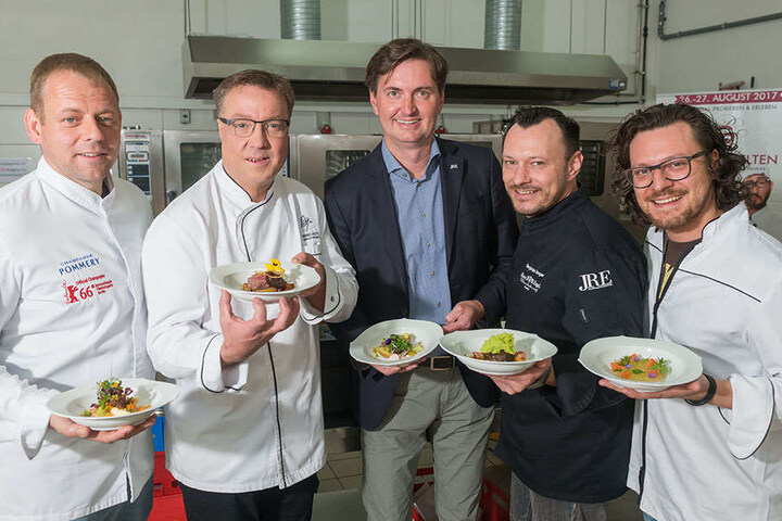 Diese „Jeunes Restaurateurs“ sind beim Festival mit dabei: Sebastian Hadrys (40), Mario Pattis (48), Patrik Kimpel (50), Benjamin Unger (37) und Benjamin Biedlingmaier (31, v.l.).