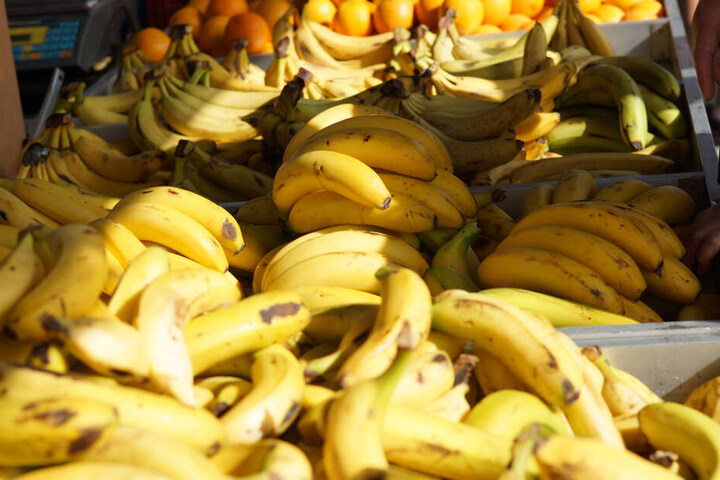 Den berauschenden Fund machten die Ermittler in mehreren Bananenkisten (Symbolbild).