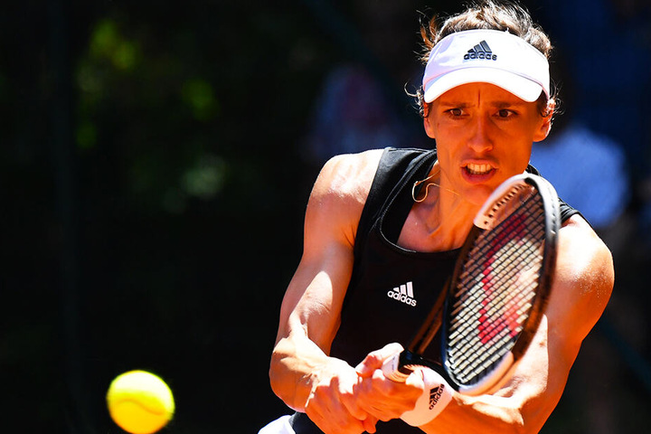 Andrea Petkovic verlor ihr Einzel gegen Kirsten Flipkens, gewann dann aber im Doppel gemeinsam mit Denisa Allertova.