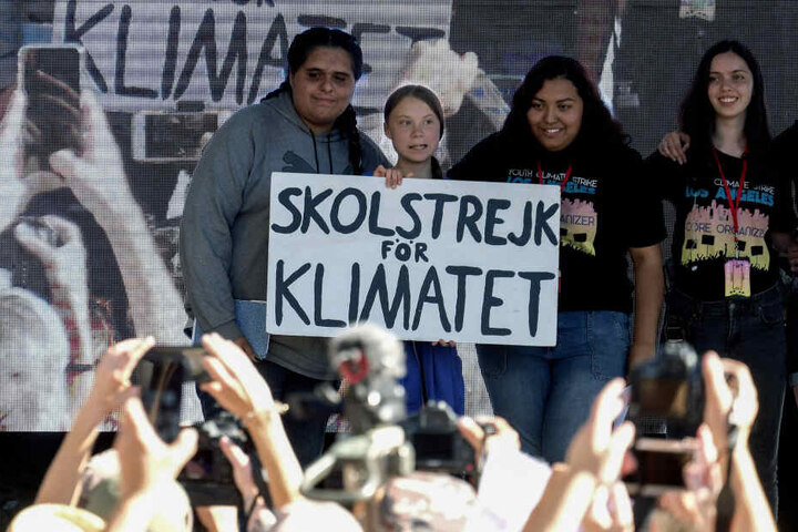 Greta Thunberg (16, m.) beim Klimaprotest in Los Angeles. (Archivbild)
