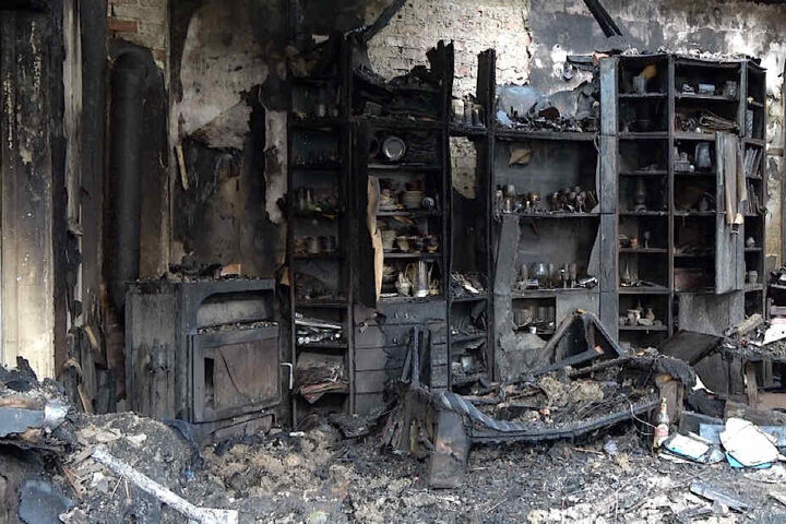 Im Wohnzimmer war das Feuer ausgebrochen. Die Ursache ist weiterhin unklar.