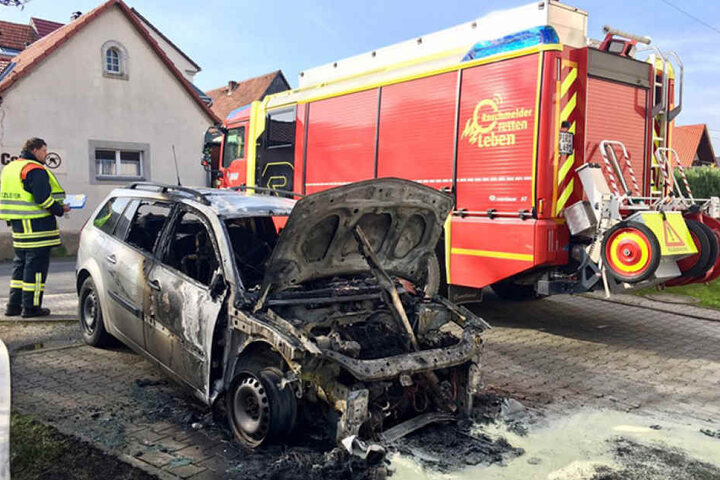 Der Brand entstand direkt neben der Feuerwehr in Cotta.