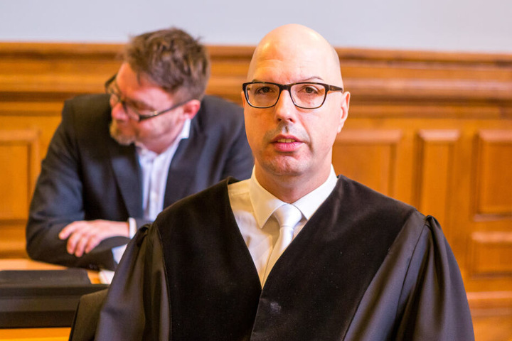 Rocker-Staatsanwalt Guido Lunkeit prüft nach dem Knallhart-Urteil des Landgerichts, ob weitere Hells Angels wegen gemeinschaftlichen Mordes angeklagt werden.