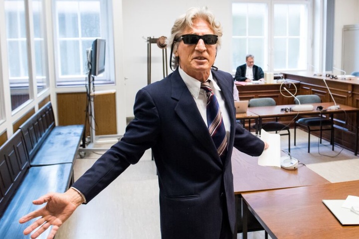 Den Gerichtssaal sah der 71-Jährige als seine Bühne an.