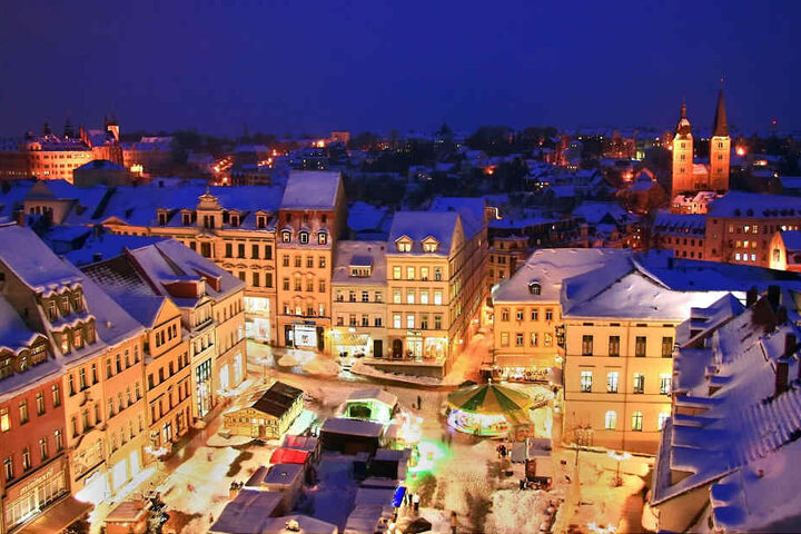 Klein aber fein fügt sich der Weihnachtsmarkt in das Altenburger Stadtbild ein.