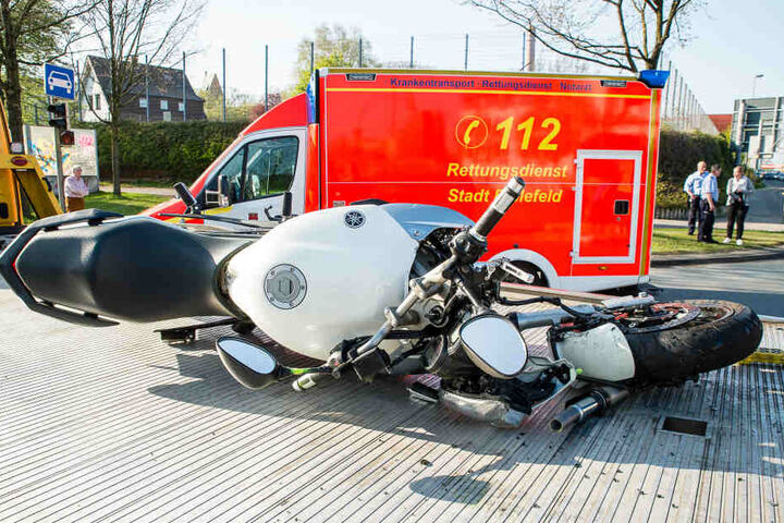 Der Biker musste schwer verletzt ins Krankenhaus gebracht werden.