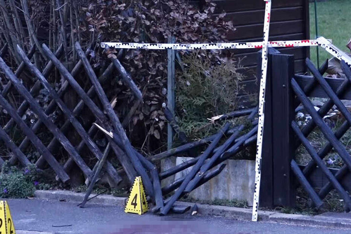 Während der Auseinandersetzung wurde einer der beiden mit einem Messer so schwer verletzt, dass er noch vor Ort verstarb.