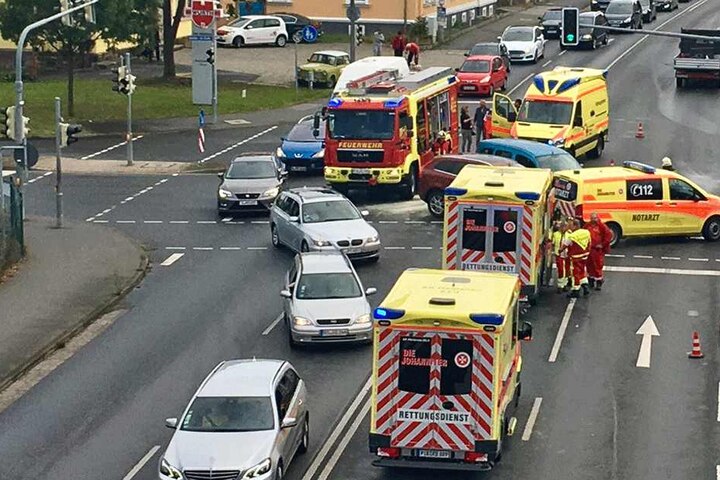 Hier gehts erstmal gar nichts mehr: Dresdner Straße (B172)/ Gebrüder-Lein-Straße in Pirna.