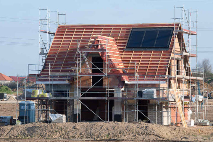 In Tübingen müssen neue Wohnungen her. Ob auf unbebauten Grundstücken nun gebaut wird? (Symbolbild)