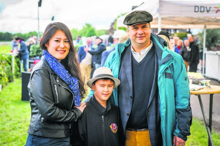 OB Dirk Hilbert (47) wettete mit seiner Frau Su Yeon (38) und Sohn Lucas (8).
