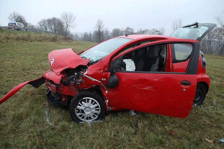 Die Fahrerin des Citroën C1 kam mit schweren Verletzungen ins Krankenhaus.