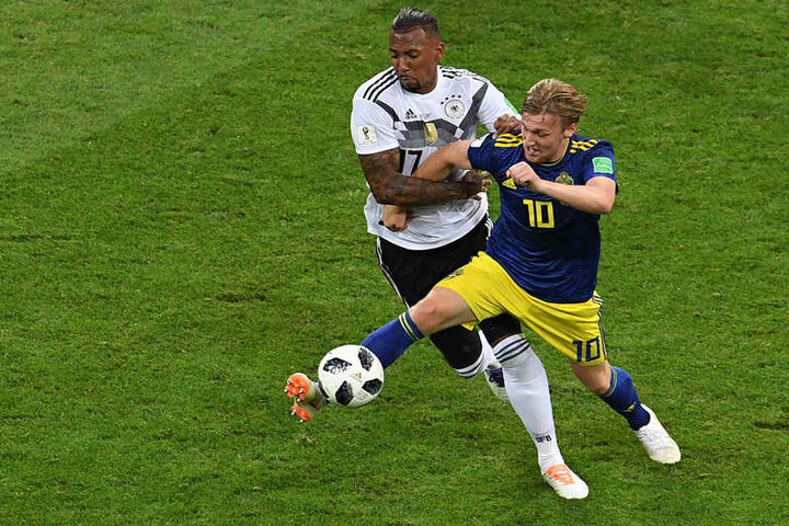 Leistete seiner Mannschaft einen Bärendienst: Jérôme Boateng flog wegen eines völlig unangebrachten Zweikampfverhaltens mit Gelb-Rot vom Platz.