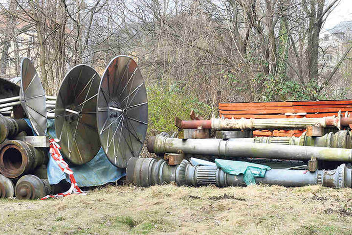 Aktuell liegt der Schalenbrunnen
noch auf einer Freifläche direkt neben dem Lapidarium an der Nürnberger
Straße.