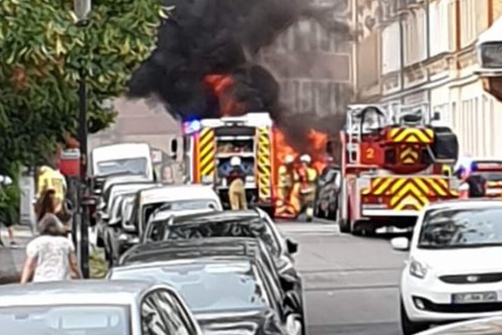 Die Feuerwehr soll das Feuer blitzschnell gelöscht haben.