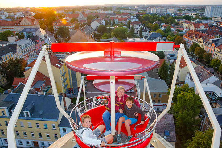 Ganz schöne Aussicht... hoch oben vom Riesenrad.