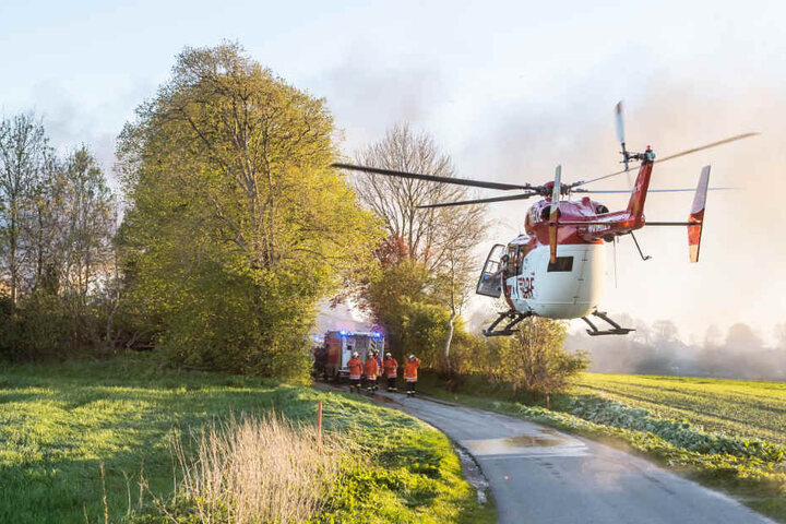 Auch ein Rettungshubschrauber war bei dem Brand im Einsatz.