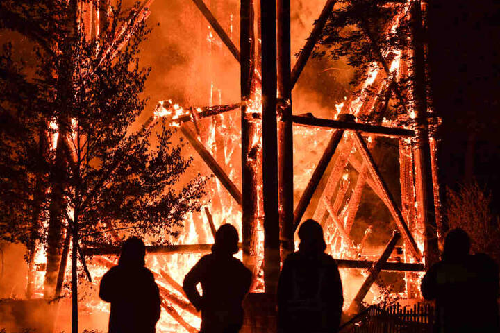 Im Oktober 2017 wurde der Goetheturm durch Brandstiftung zerstört.