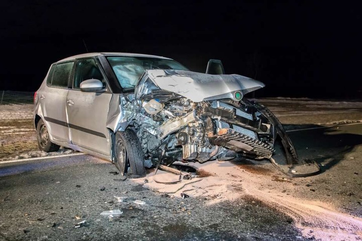 Das Auto wurde stark demoliert.