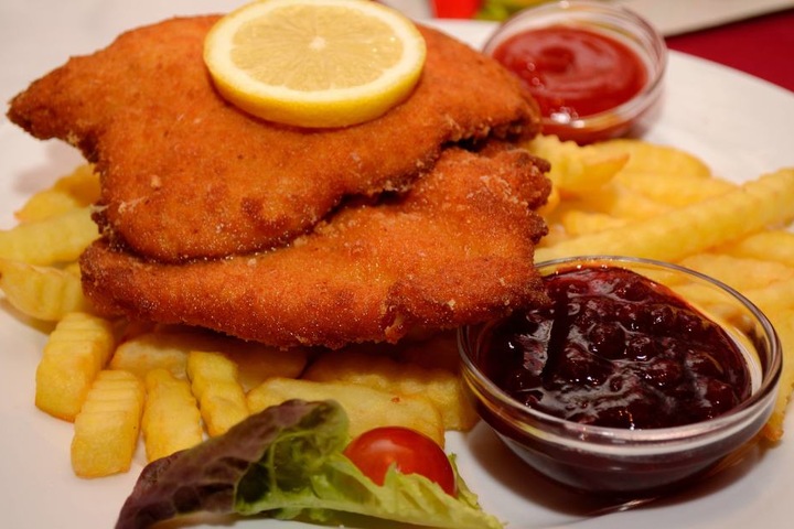 Cordon bleu mit Pommes gibt es für Jogi immer im Kanzleramt.