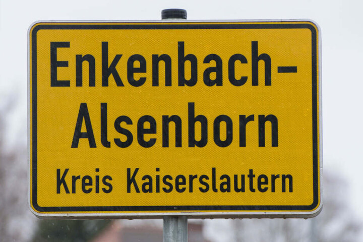 Das Ortsschild von Enkenbach-Alsenborn.