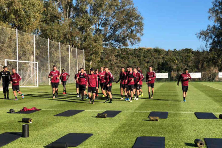 Bei perfekten äußerlichen Bedingungen machten sich die Dynamos gleich an die Arbeit.