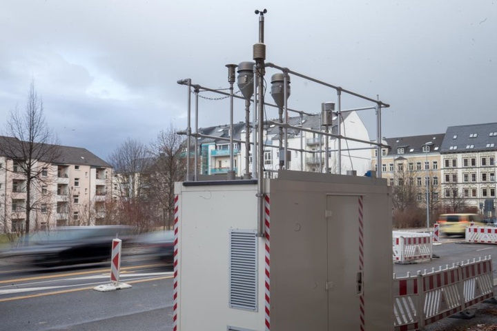 Messstation an der Leipziger Straße: Das Jahresmittel der Feinstaubbelastung
liegt an stark befahrenen Straßen bei rund 70 Prozent der Grenzwerte.