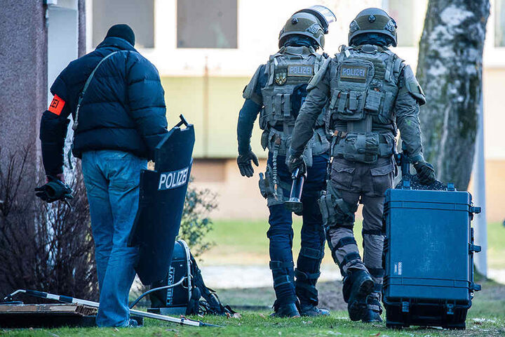Das SEK der Polizei rückte in Baumheide an.