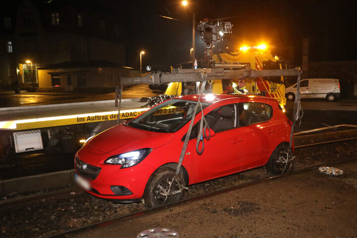 Der Opel-Fahrer vom März dieses Jahres ist nicht der Einzige, der hier schon ins Gleisbett der Straßenbahn gefahren ist.