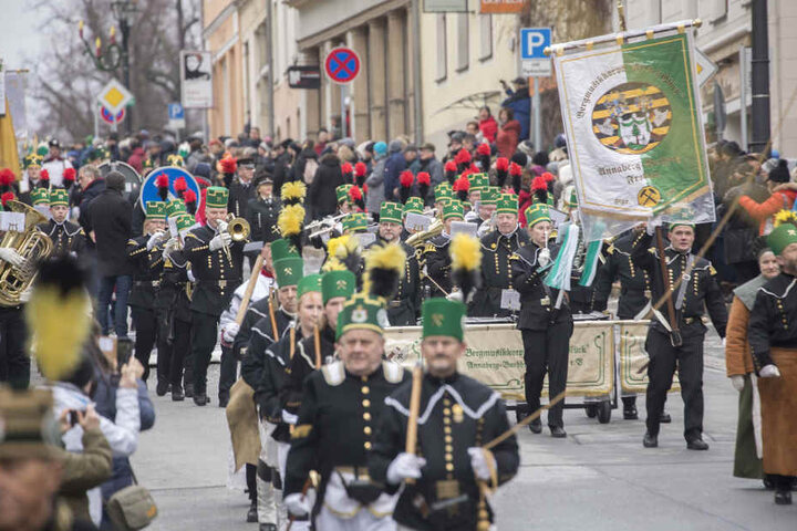 Mehr als 20.000 Zuschauer schauten bei der Abschlussparade zu.