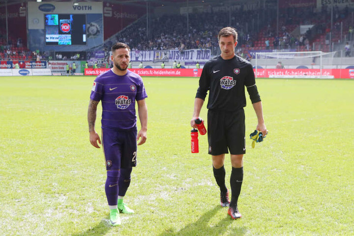 Calogero Rizzuto und Martin Männel nach dem Spielabbruch in Heidenheim.