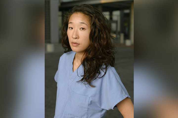 Sandra Oh in ihrer alten Rolle der Cristina Yang
