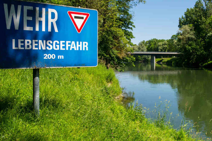 In Bayern ist es aufgrund des sommerlichen Wetters zu Badeunfällen gekommen. (Symbolbild)