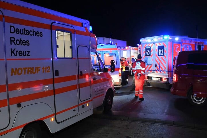 Ein Großaufgebot an Rettungskräften versorgte die Verletzten.