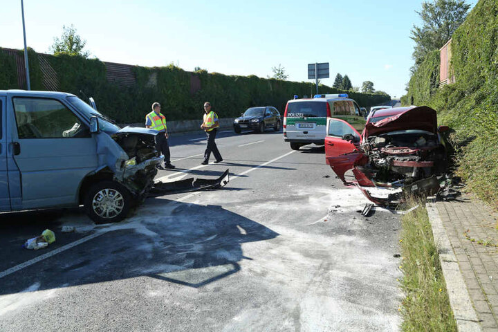 An den beiden Autos entstand Totalschaden.
