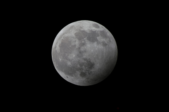 Der Vollmond über Köln.